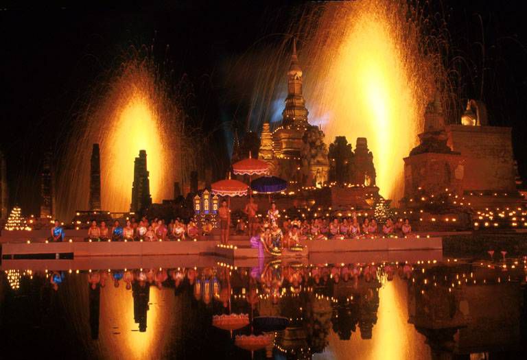 Головокружительный и мега зрелищный фестиваль огней в Таиланде