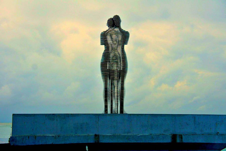Статуи «Мужчина и женщина»