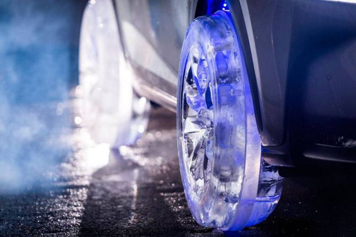 Lexus NX выехал на ледяных колесах