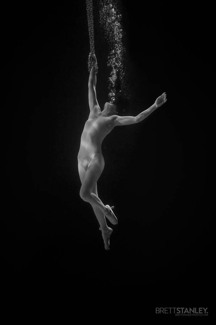 Подводные трюки воздушных гимнастов