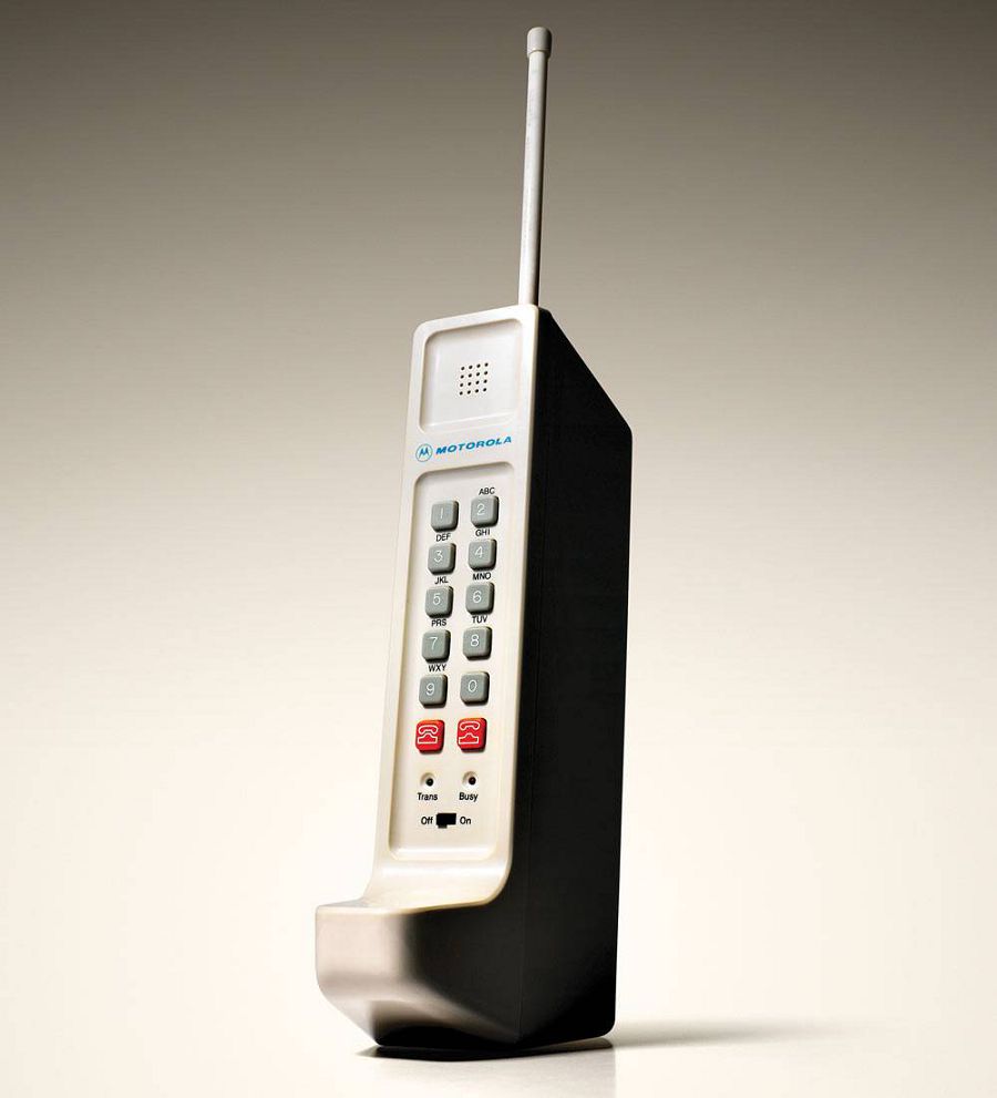 первый мобильный телефон