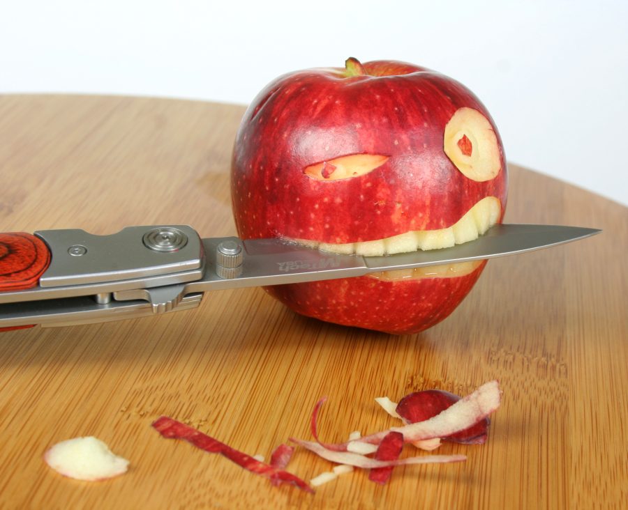 яблоко и нож