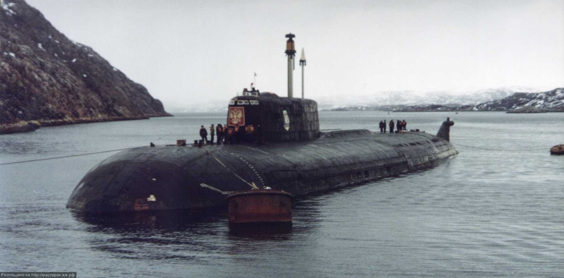 Курск - Подводная лодка в мутной воде
