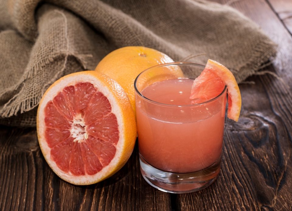 Свежевыжатый сок из грейпфрута