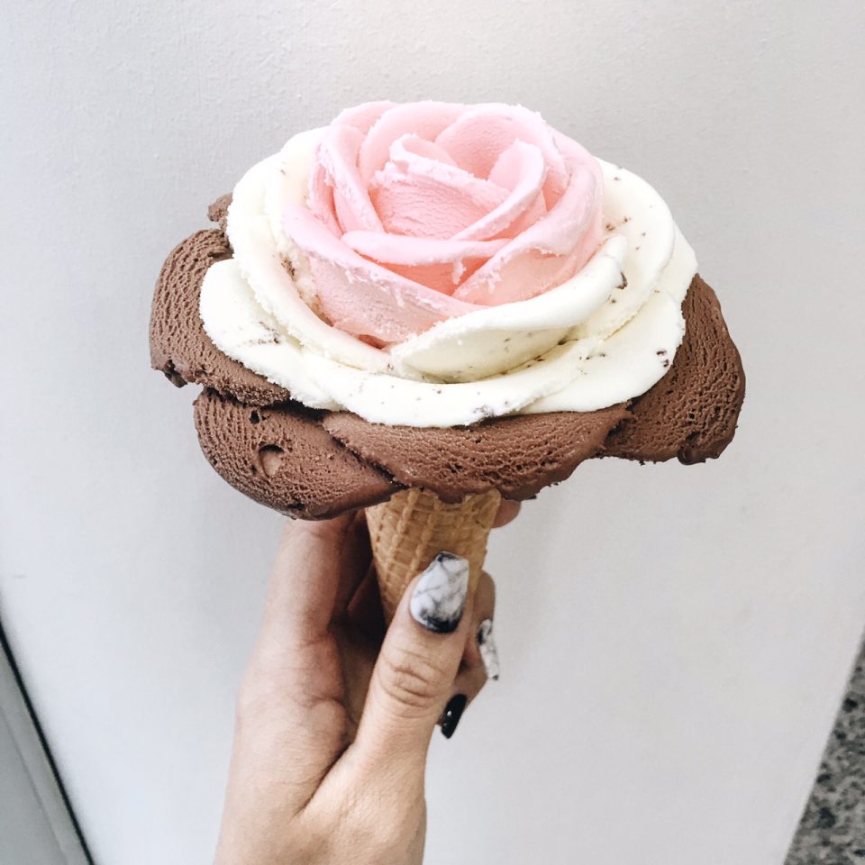 Мороженое в виде цветка